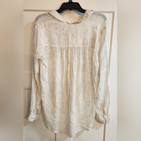 Calvin Klein drop tail button up.  Size Large.  Nwt - Picture 2 of 2